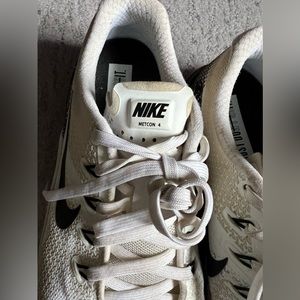 White Nike Metcon 4 Women’s 8.5